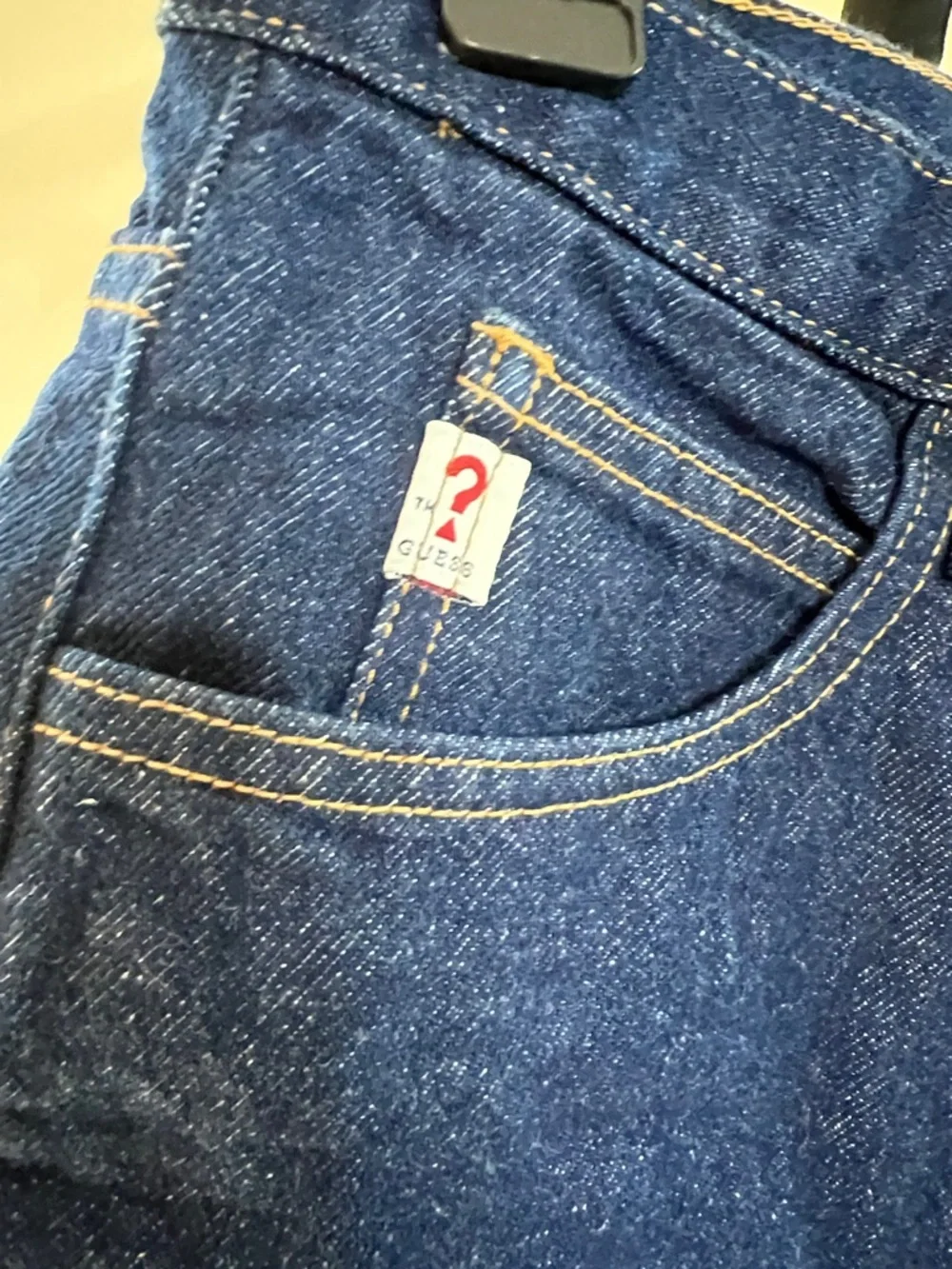 🗝️📠📜👖Vintage Guess Dark Blue Denim Mini Skirt with Raw Hem